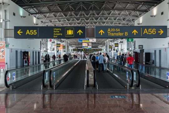 Ημίμετρα Κομισιόν και για τις αεροπορικές μεταφορές